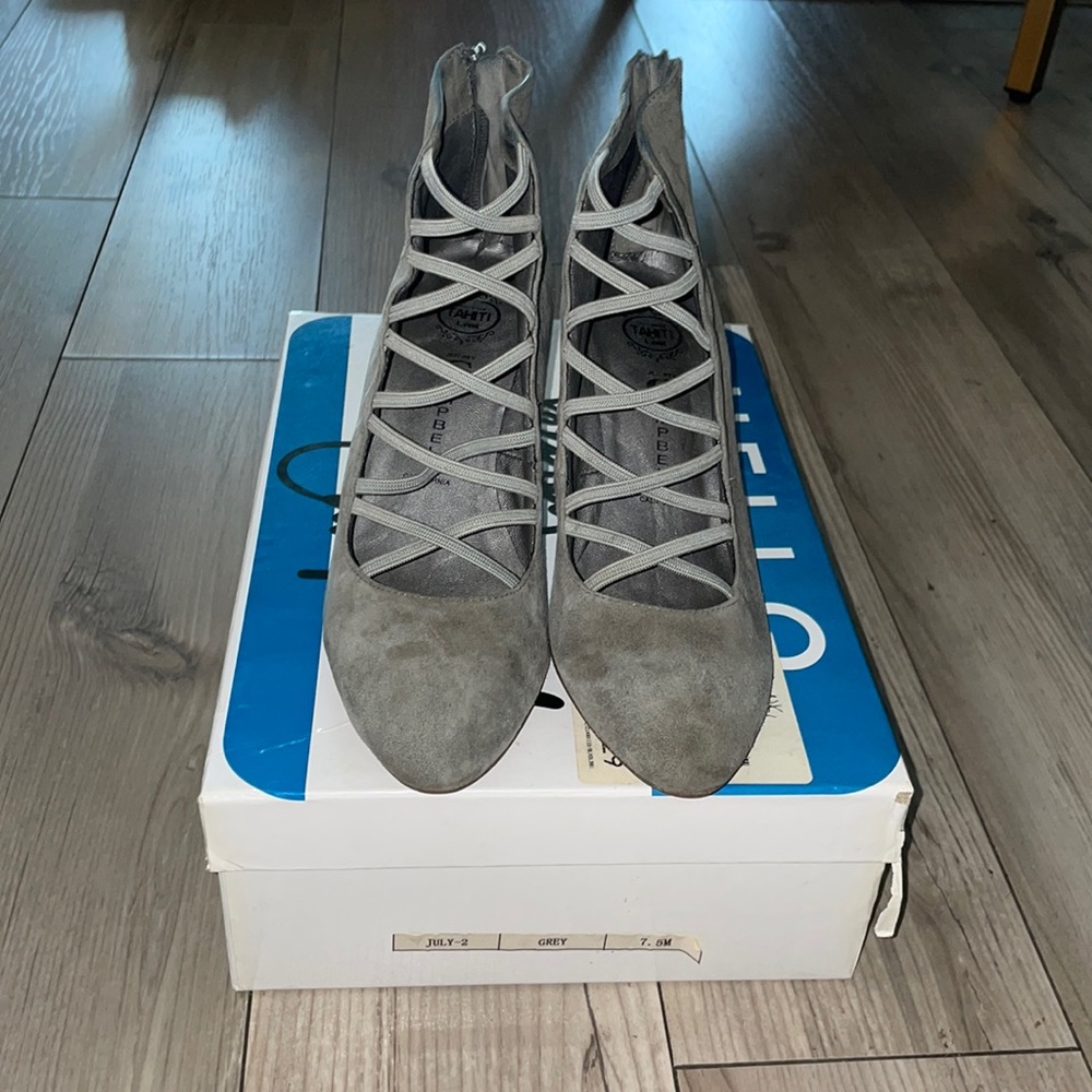 Womens Jeffrey Campbell grey suede bootie
